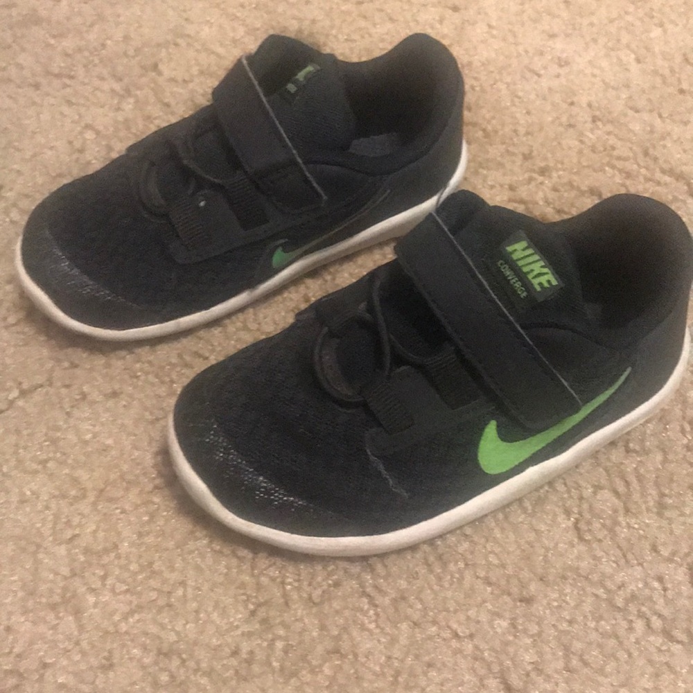 Toddler Nike’s size 8